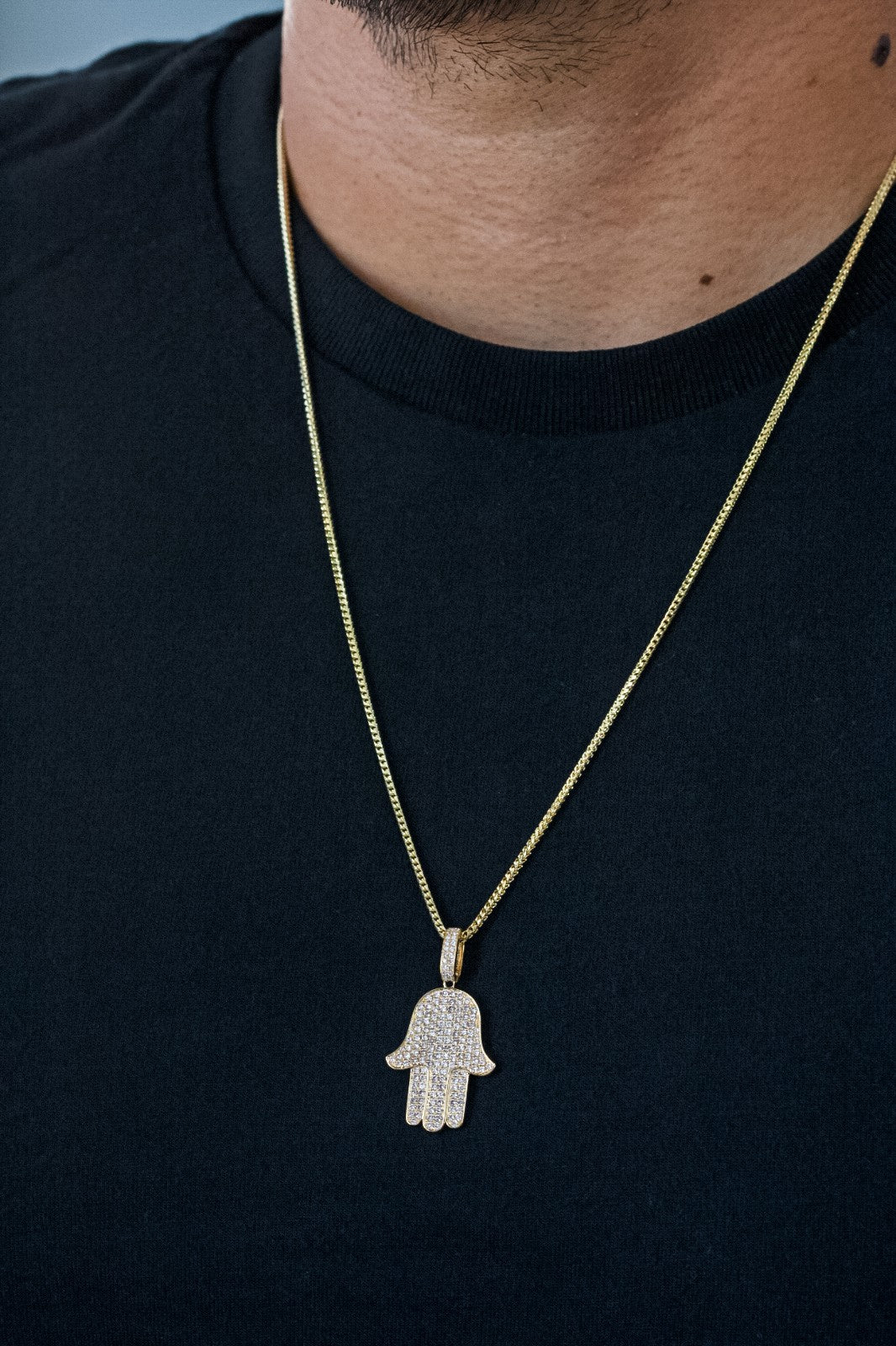 18K Yellow Gold Natural Diamond Round Hamsa Pendant Necklace P-150Y