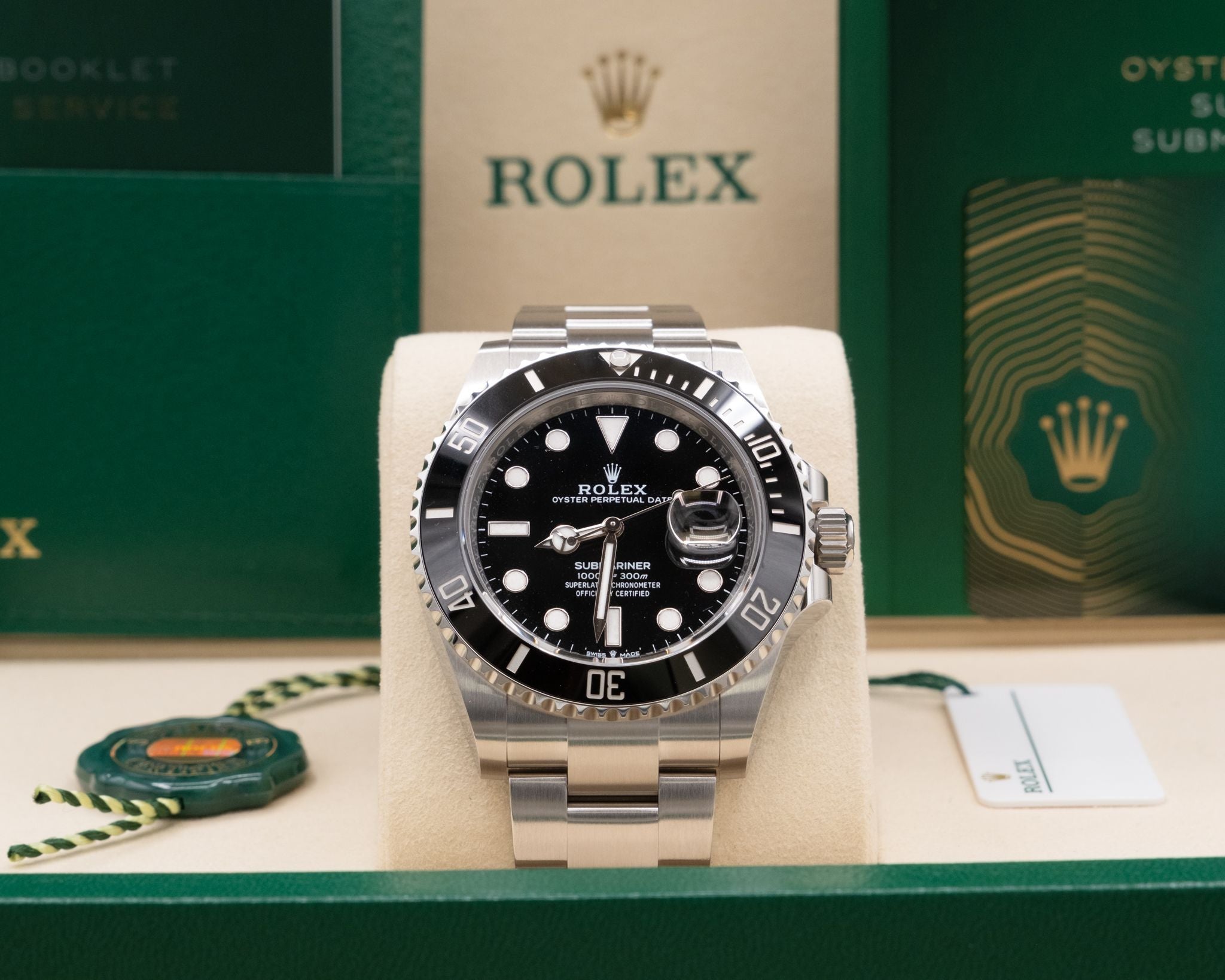 Rolex Submariner Black Dial on Oyster 126610LN Complete 2026