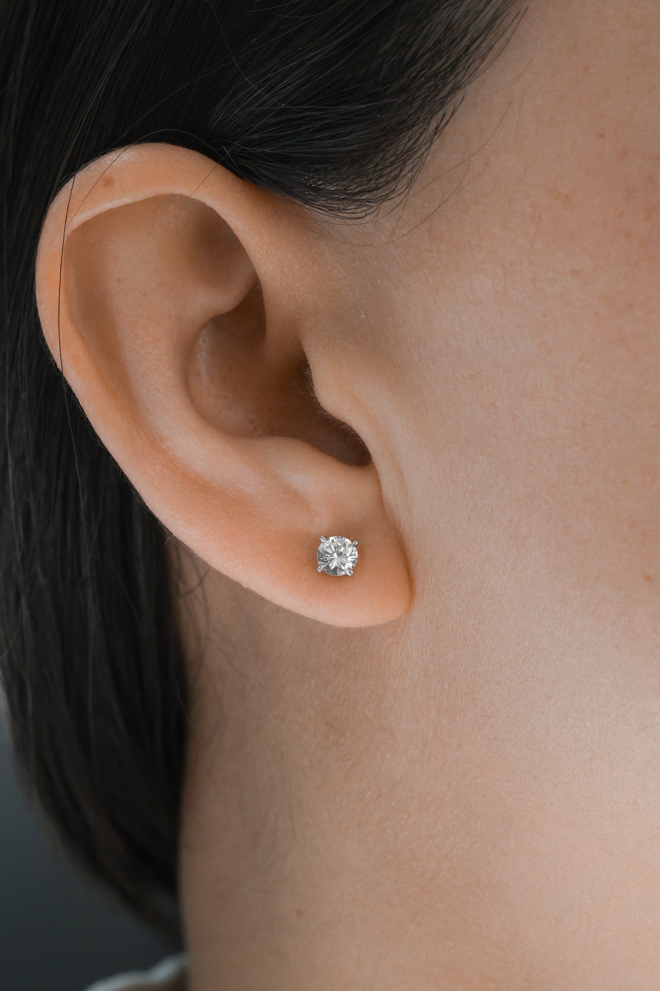 White Gold - Studs 0.72 cts.