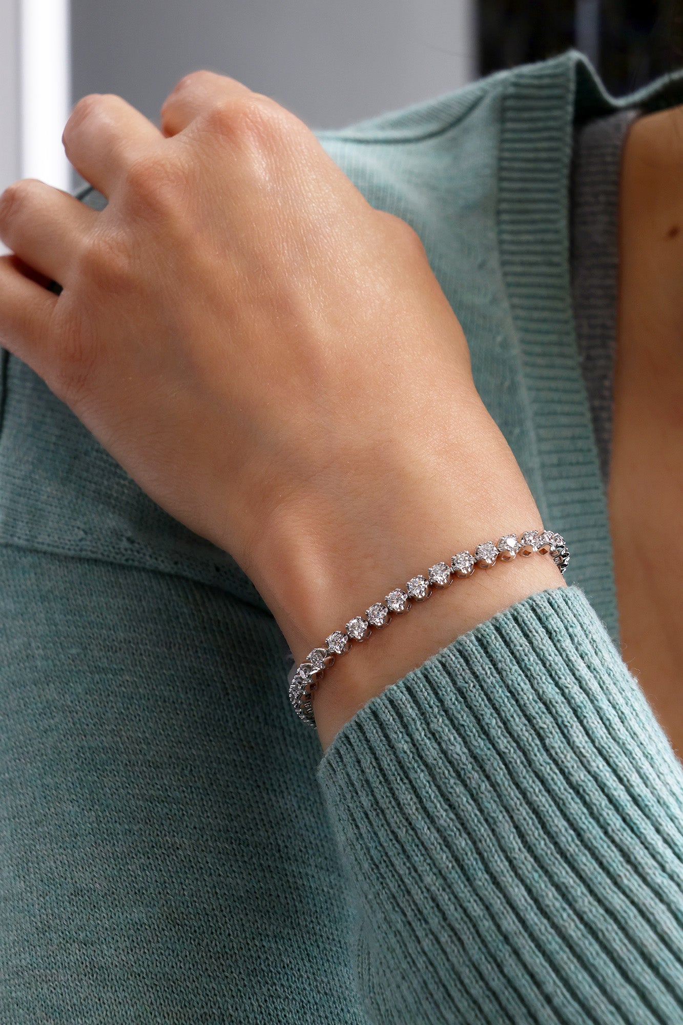 Exquisite Handcrafted Diamond Tennis Bracelet, 3.30ct B-330ILL