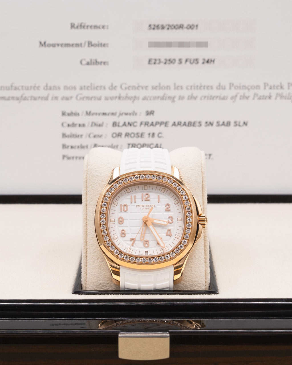 Patek Philippe Aquanaut Quartz Matte White Dial on Strap 5269/200R-001 Complete 2021