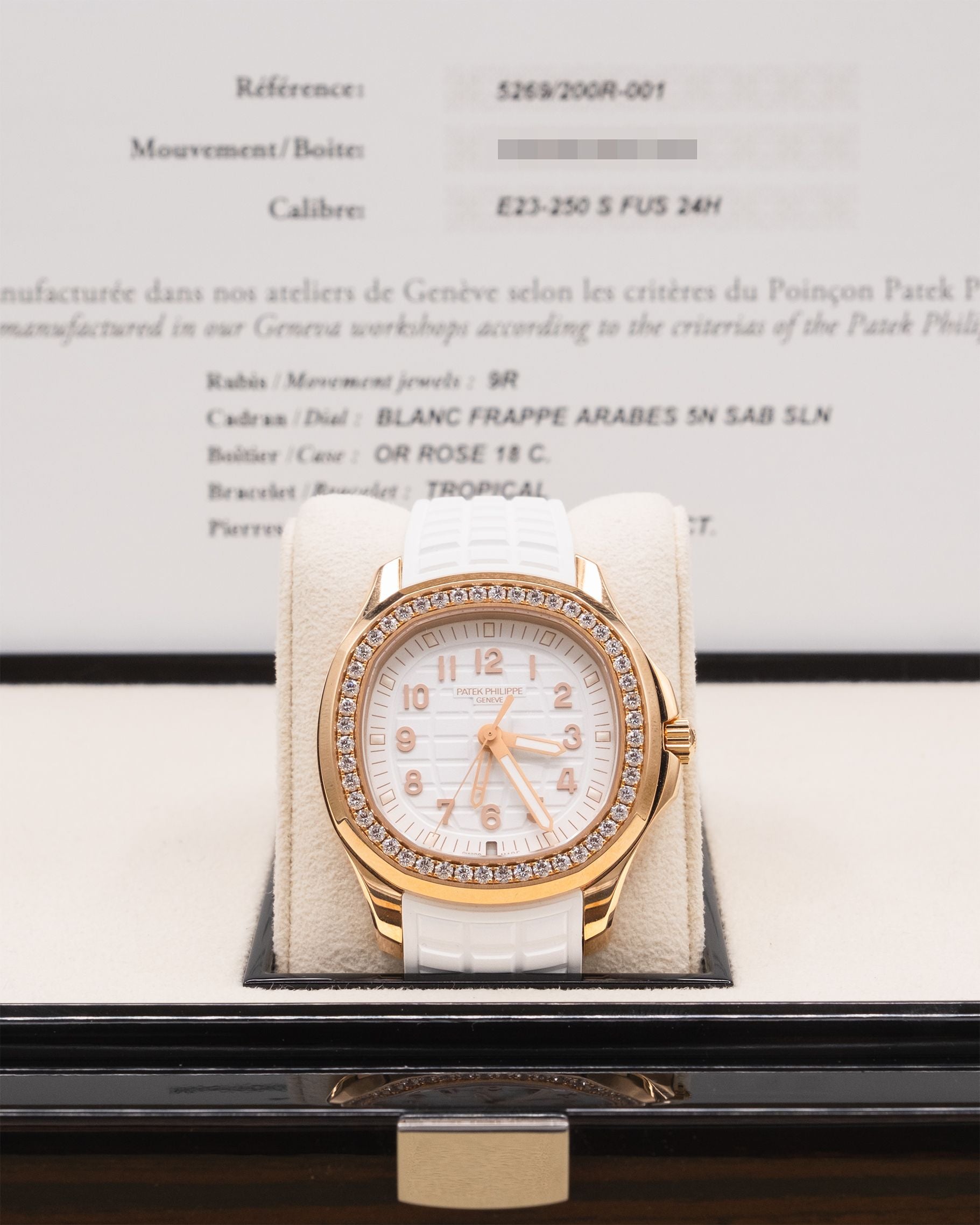 Patek Philippe Aquanaut Quartz Matte White Dial on Strap 5269/200R-001 Complete 2021