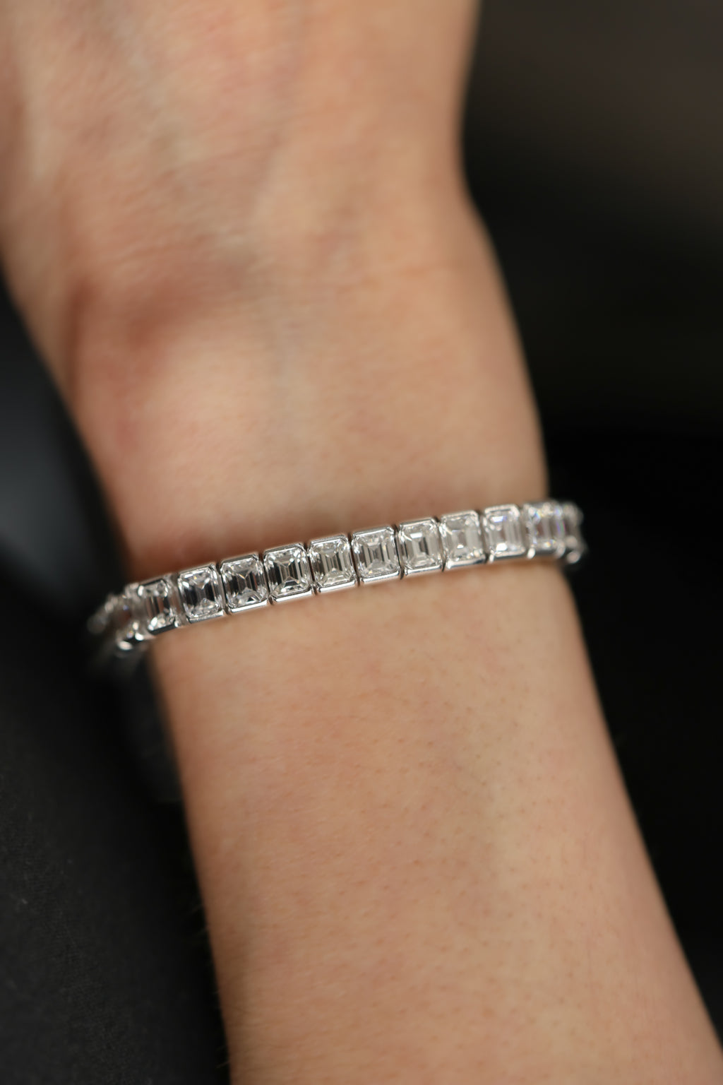 Exquisite Handcrafted Diamond Tennis Bracelet, 17ct B-17EM