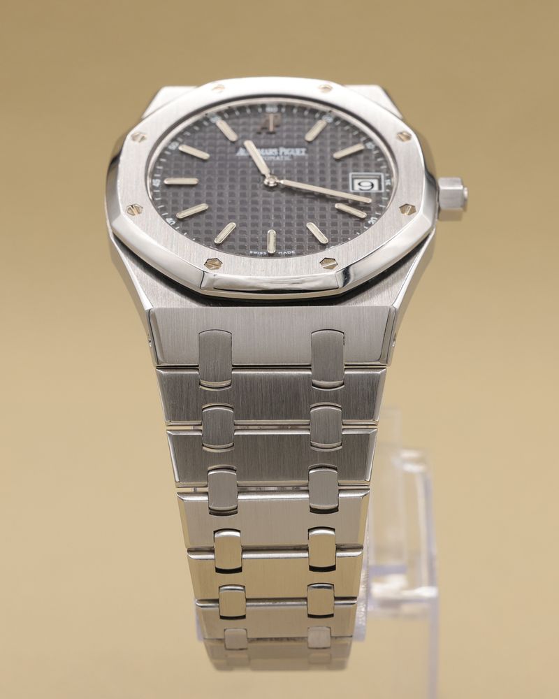 Audemars Piguet Royal Oak "Jumbo" Extra-Thin Blue Dial on Bracelet 15202ST.OO.0944ST.02 Archives and Box 2003