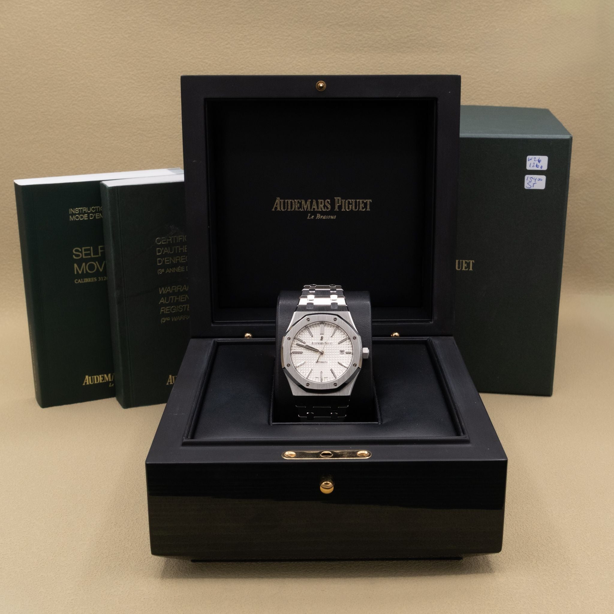 Audemars Piguet Royal Oak Selfwinding White Dial on Bracelet 15400ST.OO.1220ST.02 Complete 2014