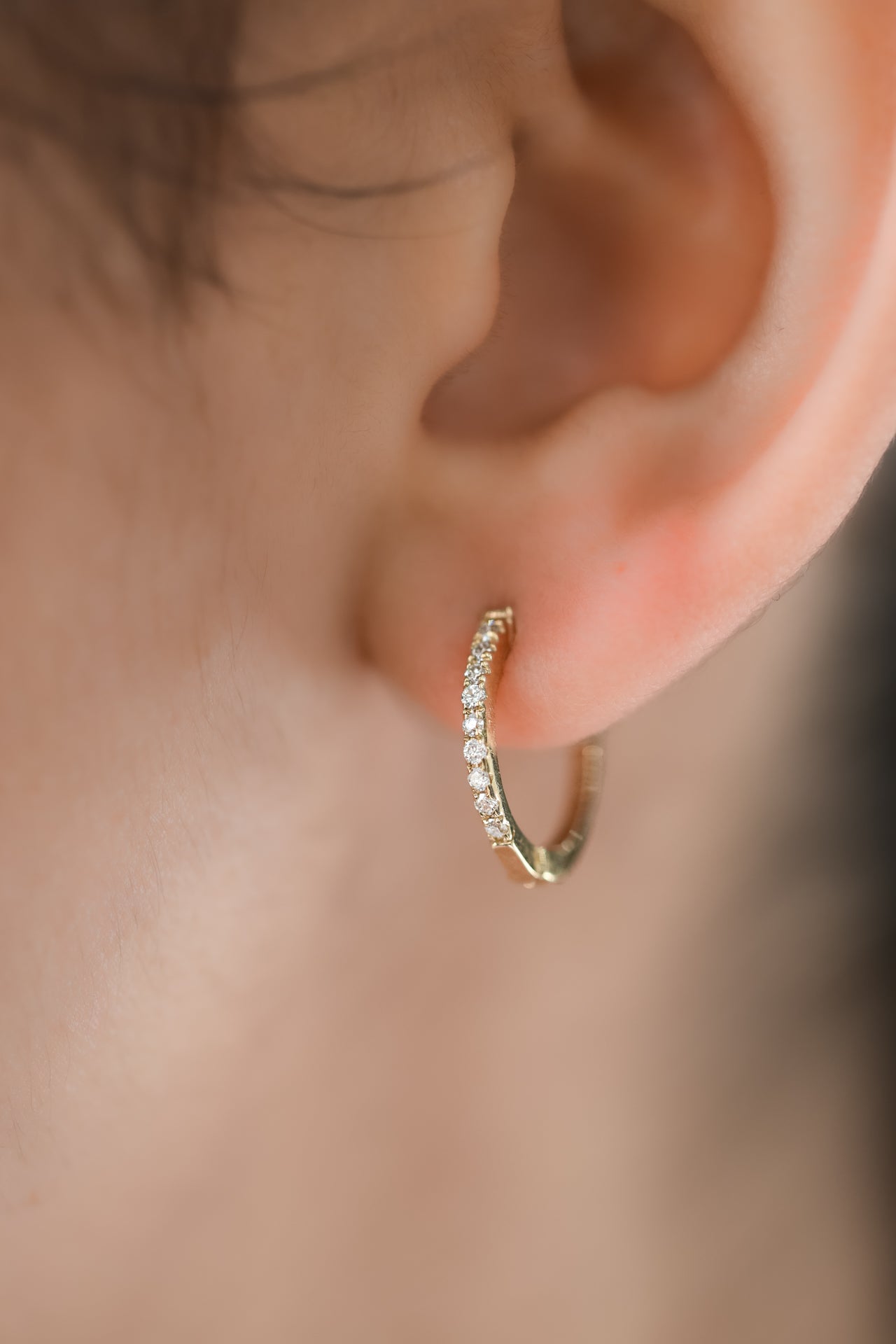 Yellow Gold - Huggies 0.25 cts.