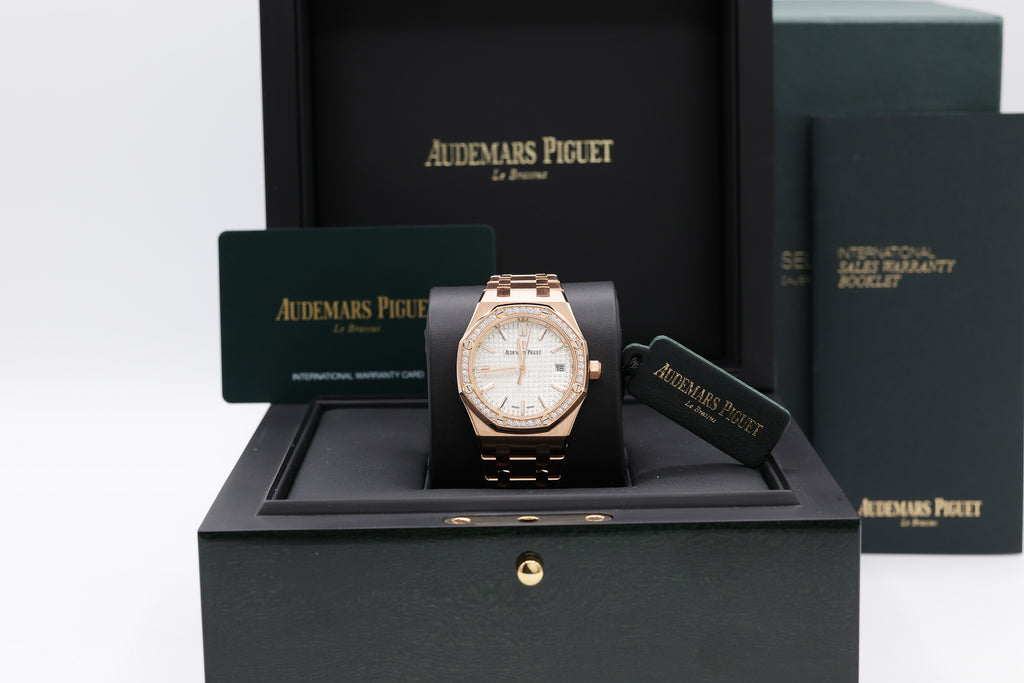 Audemars Piguet Royal Oak Selfwinding Silver Dial on Bracelet 77351OR.ZZ.1261OR.01 Complete Open Date