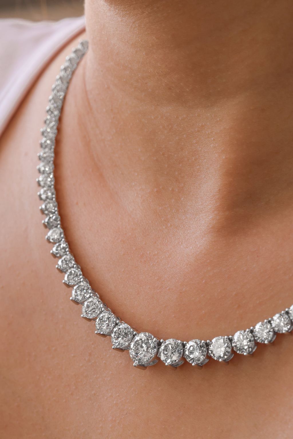 18K White Gold Graduate Round Diamond Tennis Necklace 2.70ct N-31055