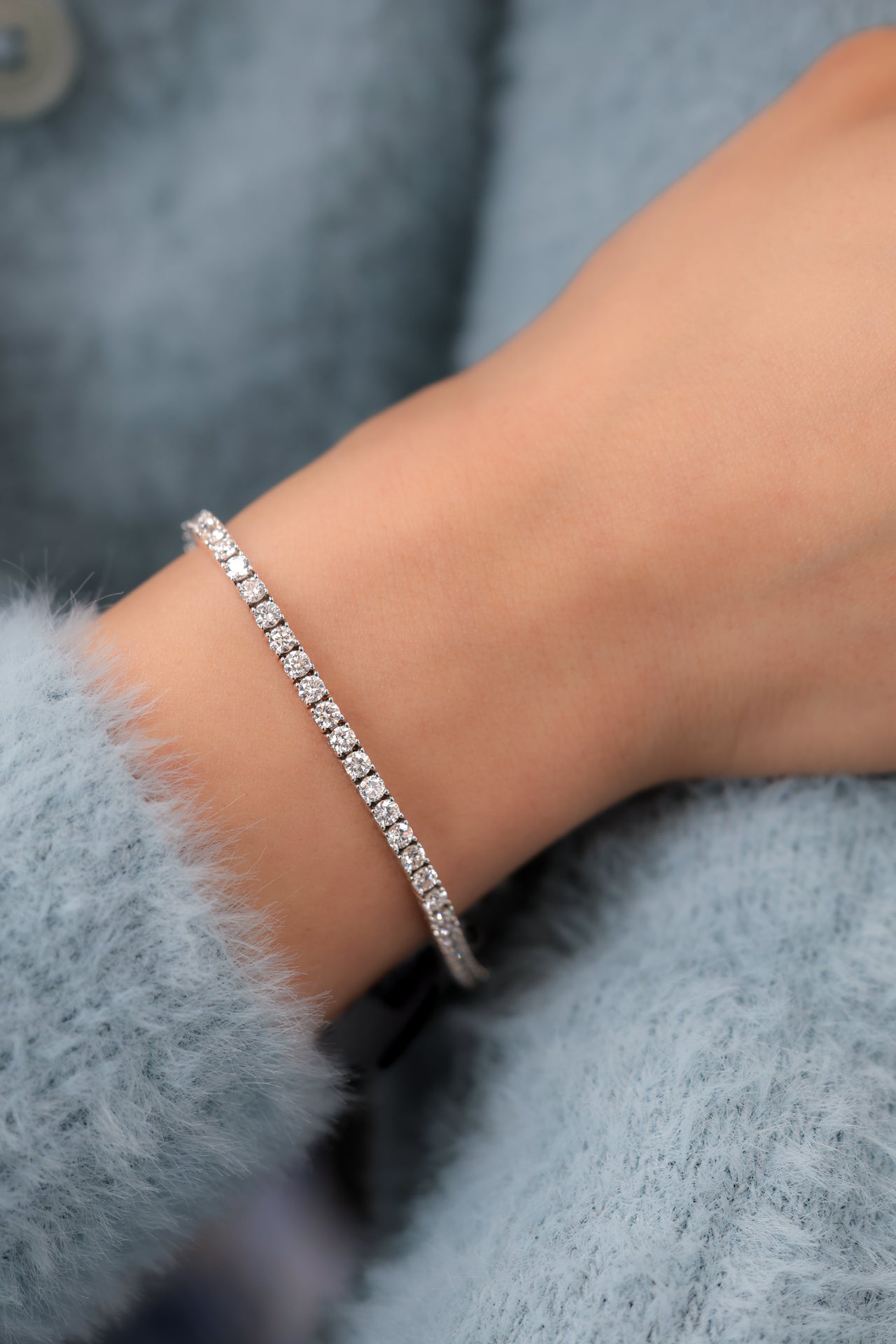 Exquisite Round Brilliant Diamond Tennis Bracelet, 5.47ct B-547RD