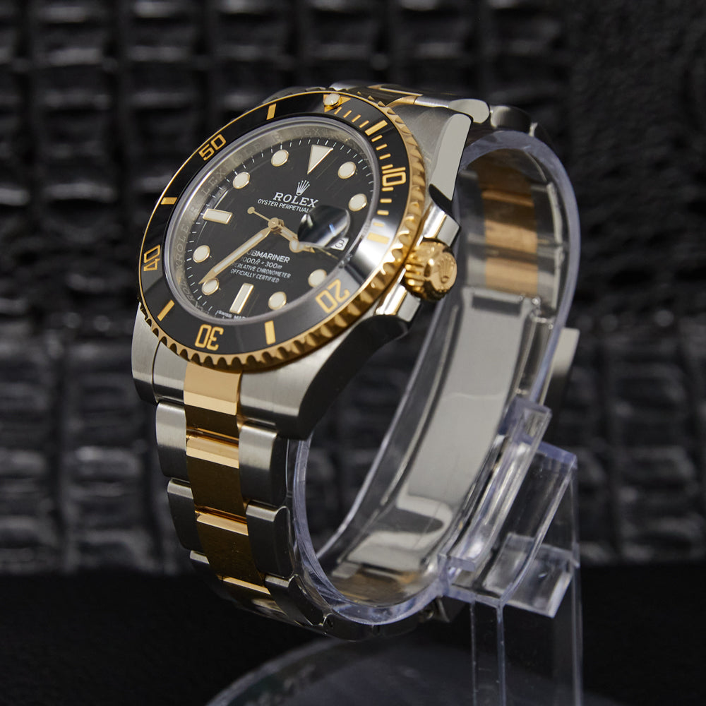Rolex Submariner Black Dial on Oyster 116613LN Complete 2020