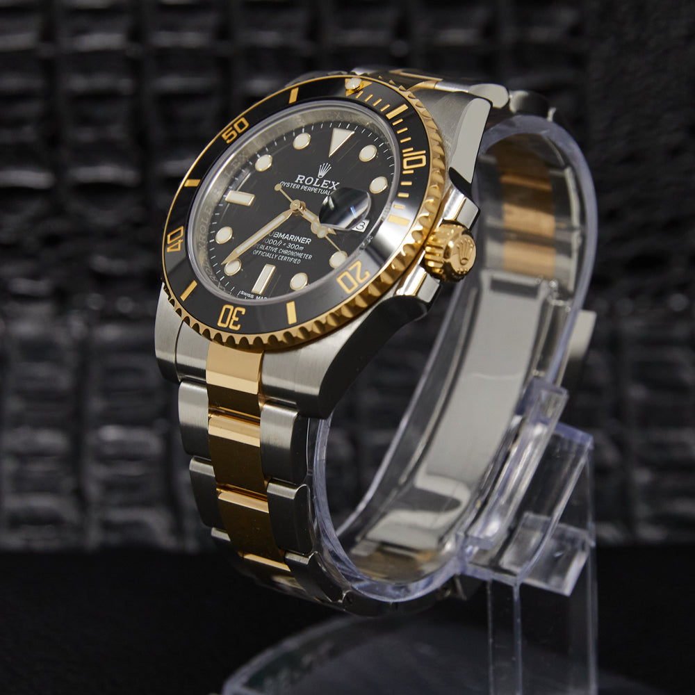 Rolex Submariner Black Dial on Oyster 116613LN Complete 2020