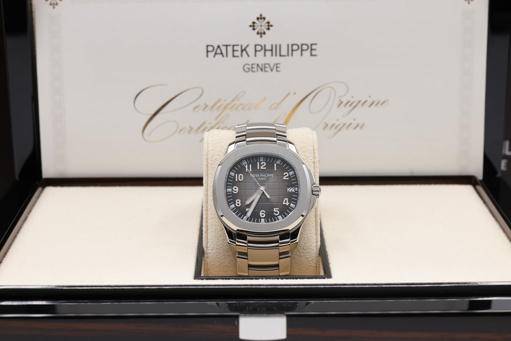 Patek Philippe Aquanaut Black Dial on Bracelet 5167/1A-001 Complete