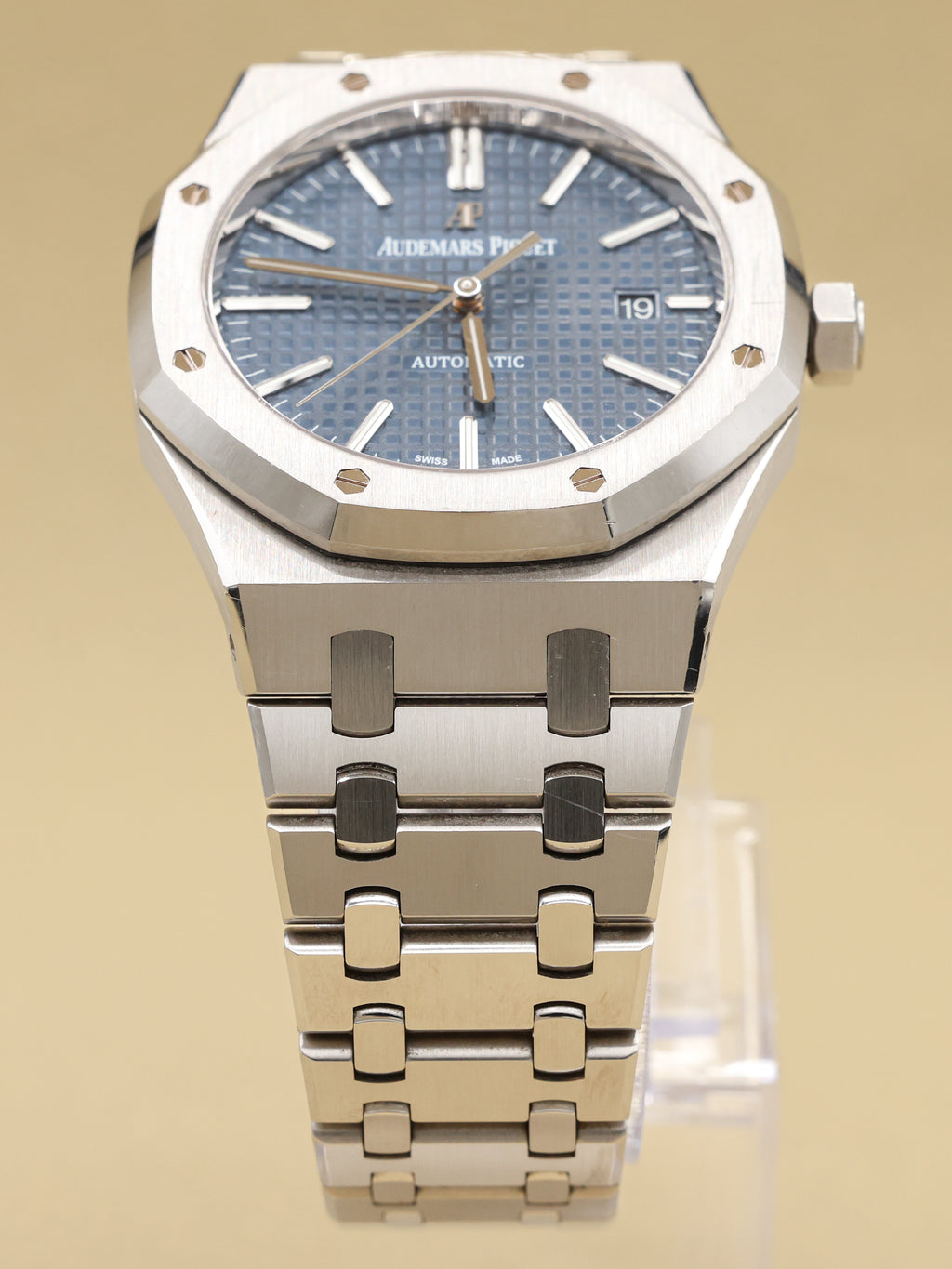 Audemars Piguet Royal Oak Selfwinding Blue Dial on Bracelet 15400ST.OO.1220ST.03 Archives 2017