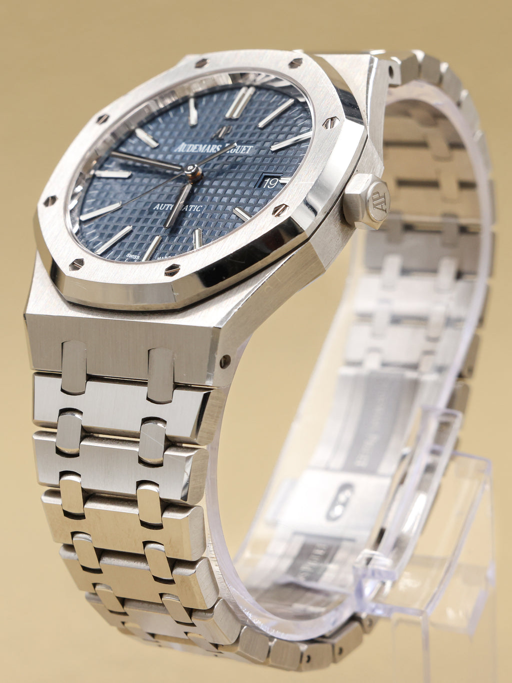 Audemars Piguet Royal Oak Selfwinding Blue Dial on Bracelet 15400ST.OO.1220ST.03 Archives 2017