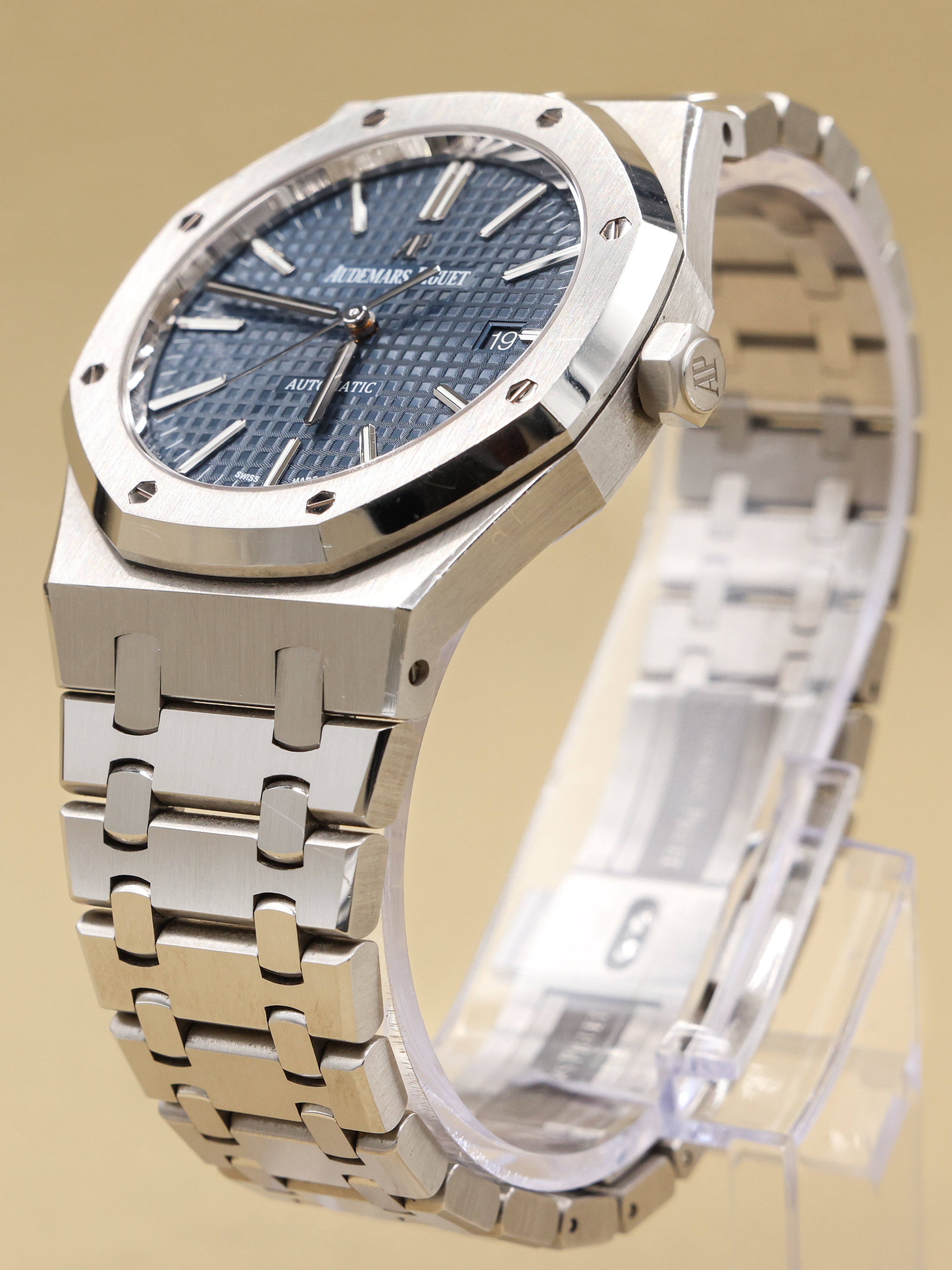 Audemars Piguet Royal Oak Selfwinding Blue Dial on Bracelet 15400ST.OO.1220ST.03 Archives 2017
