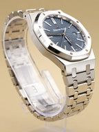 Audemars Piguet Royal Oak Selfwinding Blue Dial on Bracelet 15400ST.OO.1220ST.03 Archives 2017