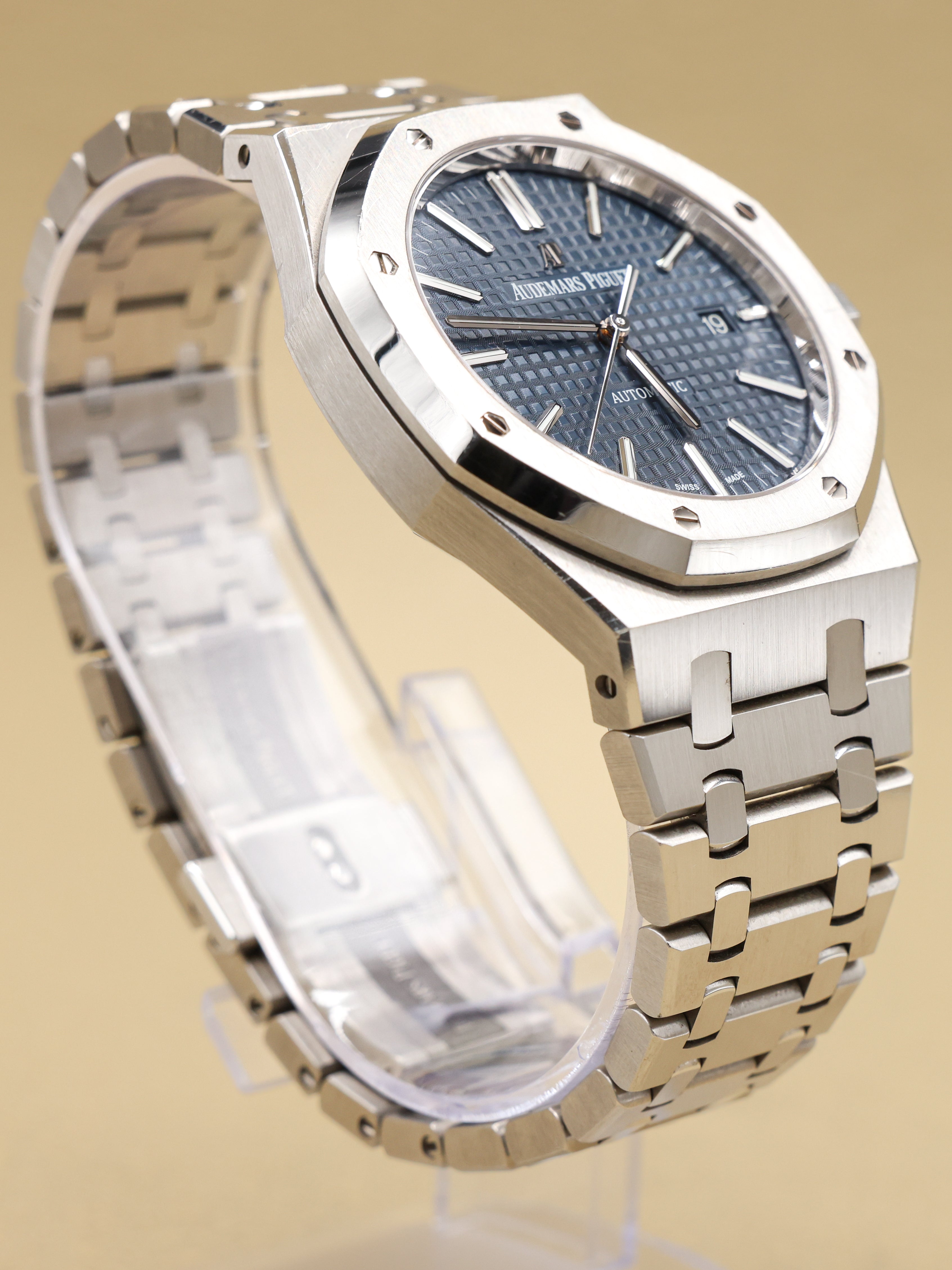 Audemars Piguet Royal Oak Selfwinding Blue Dial on Bracelet 15400ST.OO.1220ST.03 Archives 2017