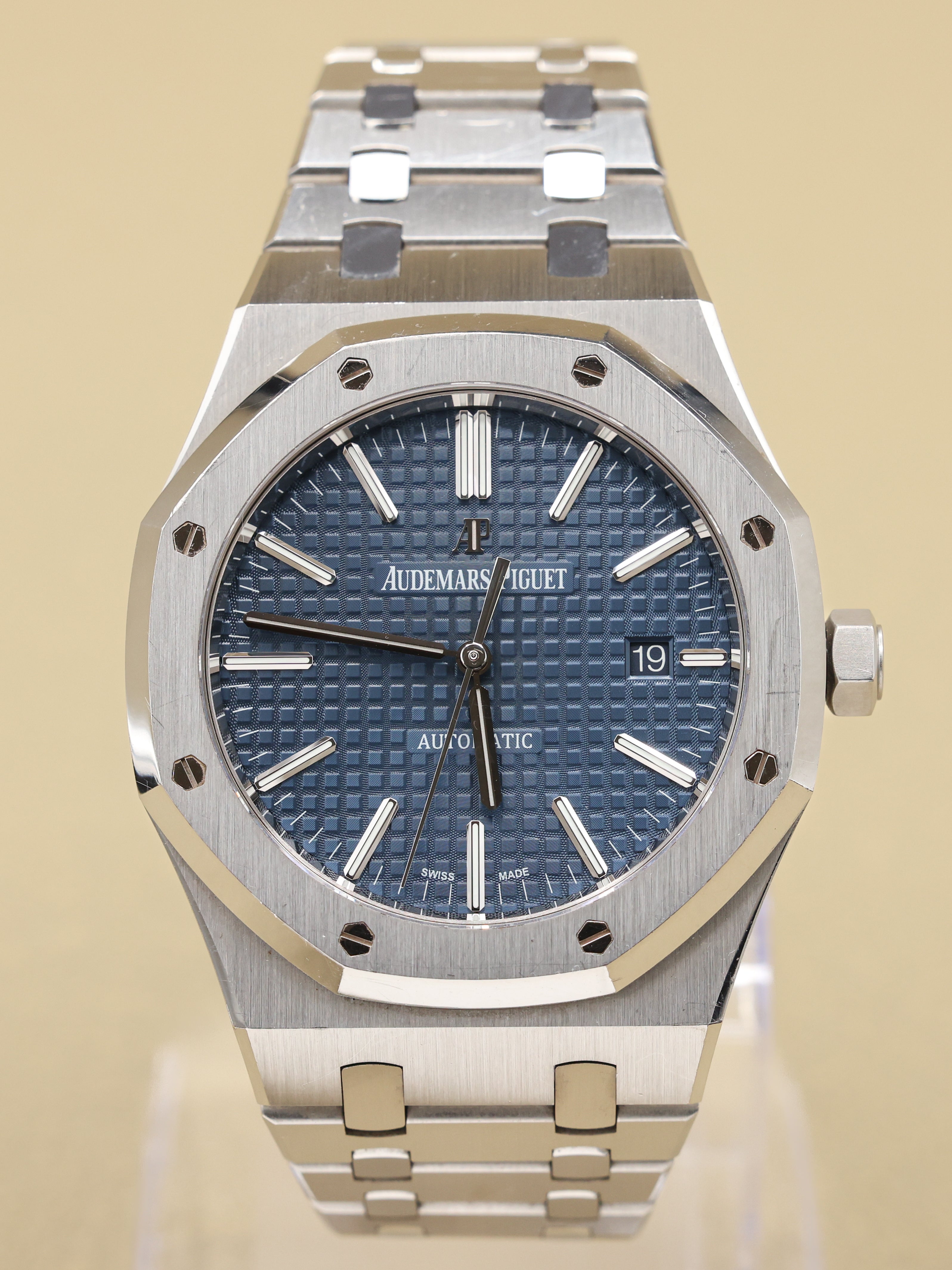 Audemars Piguet Royal Oak Selfwinding Blue Dial on Bracelet 15400ST.OO.1220ST.03 Archives 2017