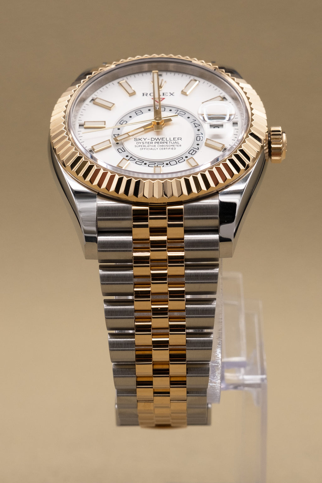 Rolex SkyDweller White Dial on Jubilee 326933 Complete 2021