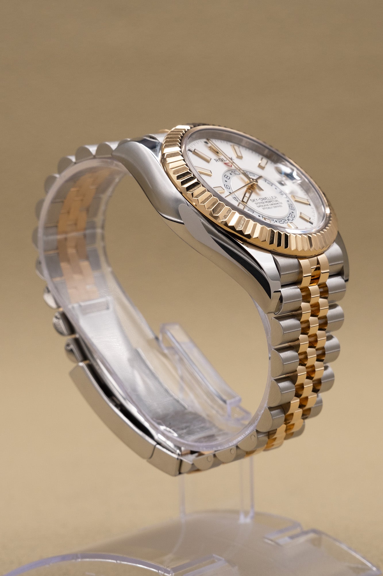 Rolex SkyDweller White Dial on Jubilee 326933 Complete 2021