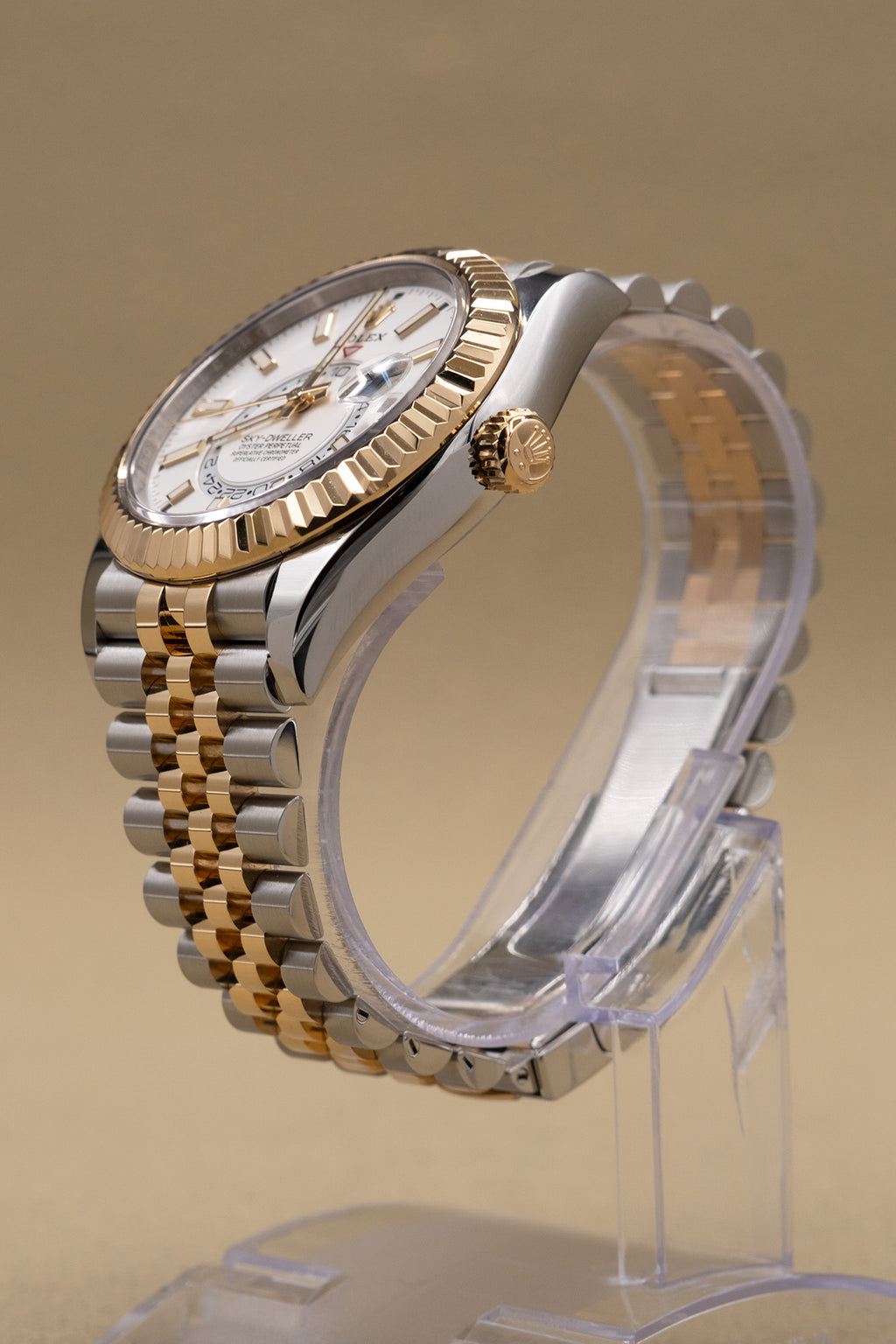 Rolex SkyDweller White Dial on Jubilee 326933 Complete 2021