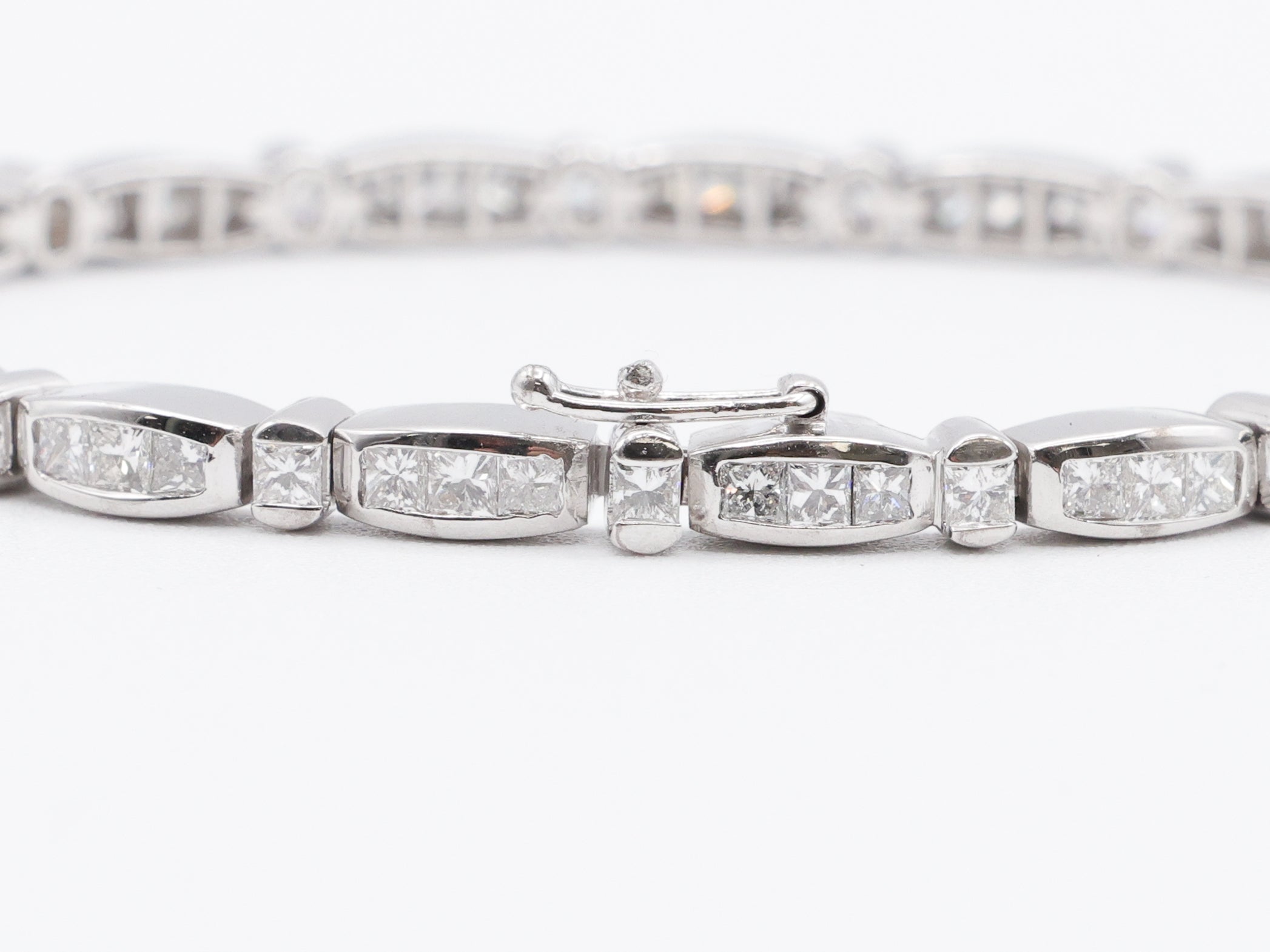 Elegant Round Brilliant Diamond Tennis Bracelet, 4.08ct B-4088