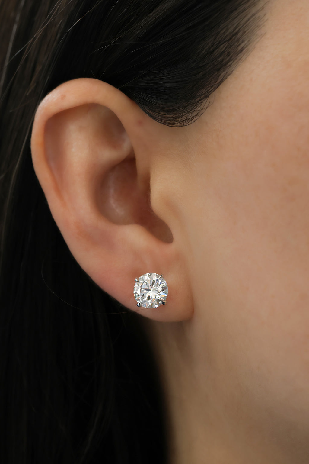 White Gold - Studs 4.06 cts.