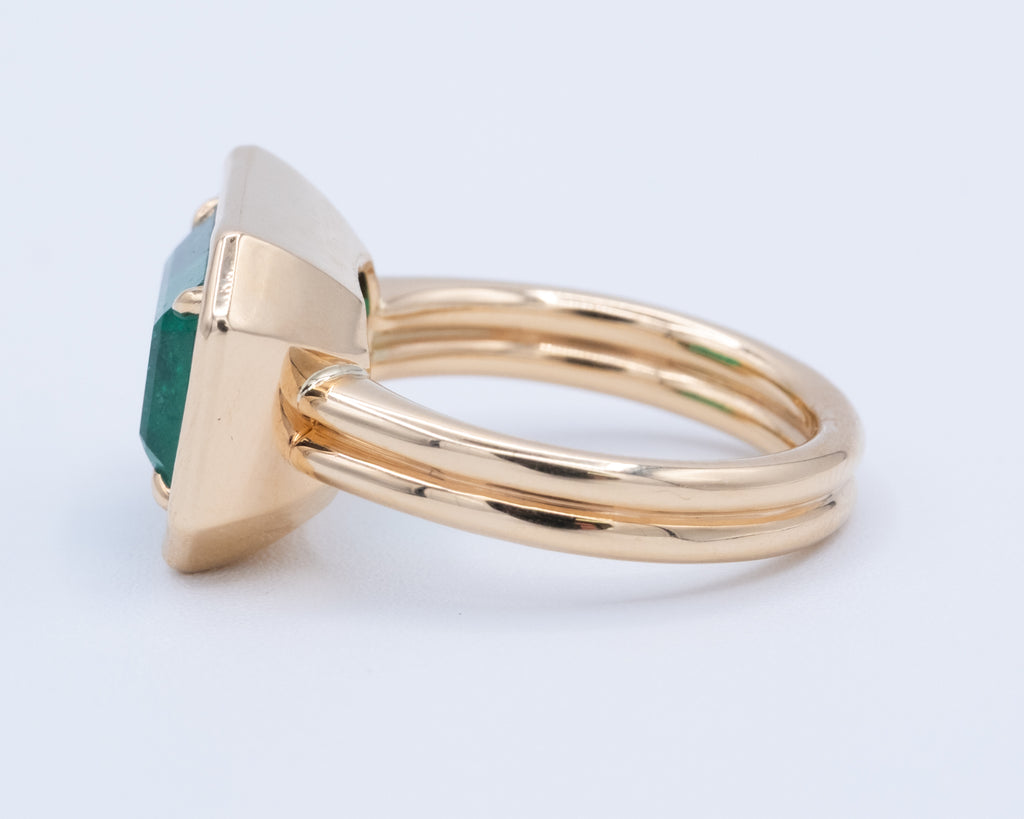 Emerald East-West Solitaire Ring 5.33 ct.