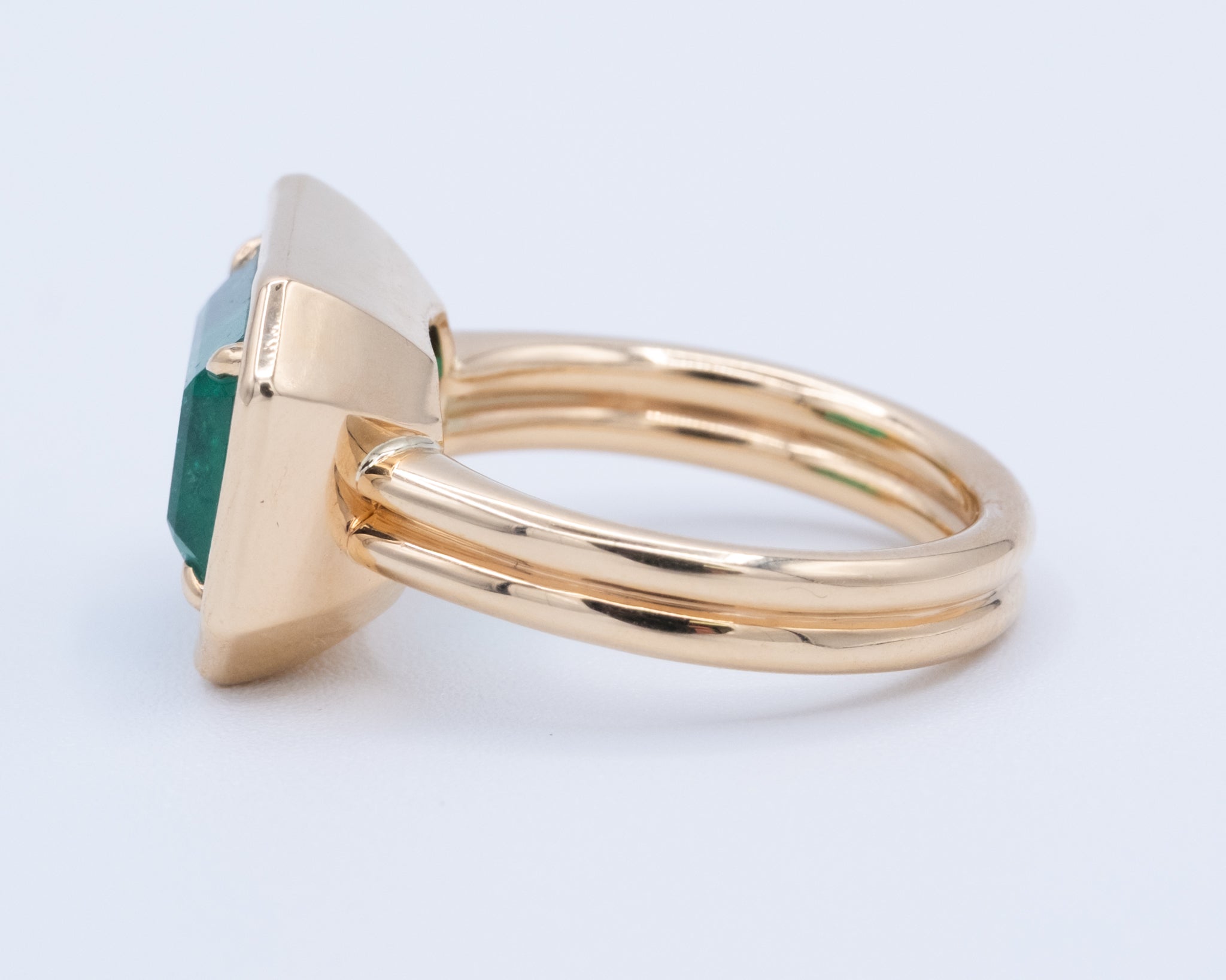 Emerald East-West Solitaire Ring 5.33 ct.