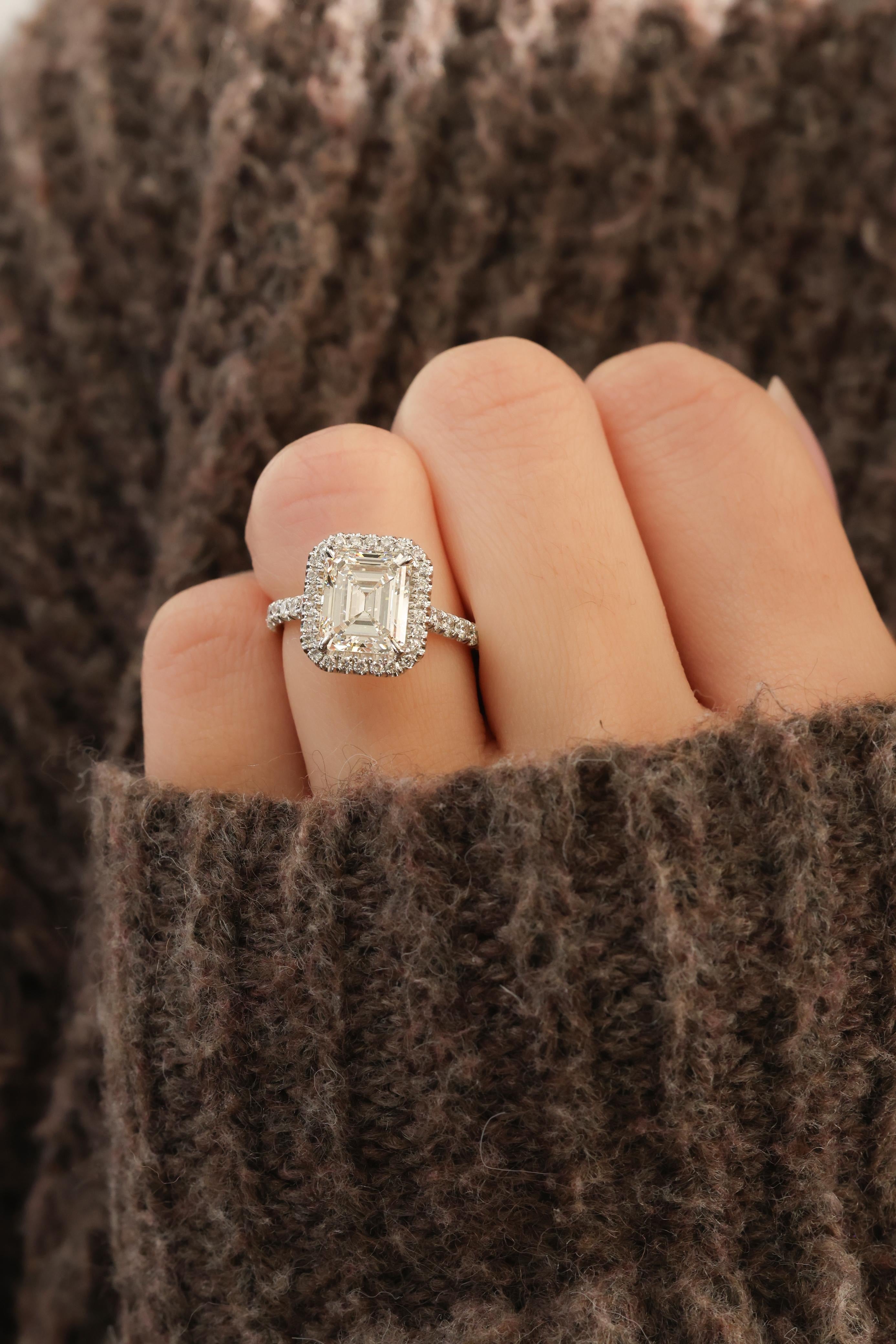 Emerald & Round Diamond Halo Platinum Engagement Ring R-284EC