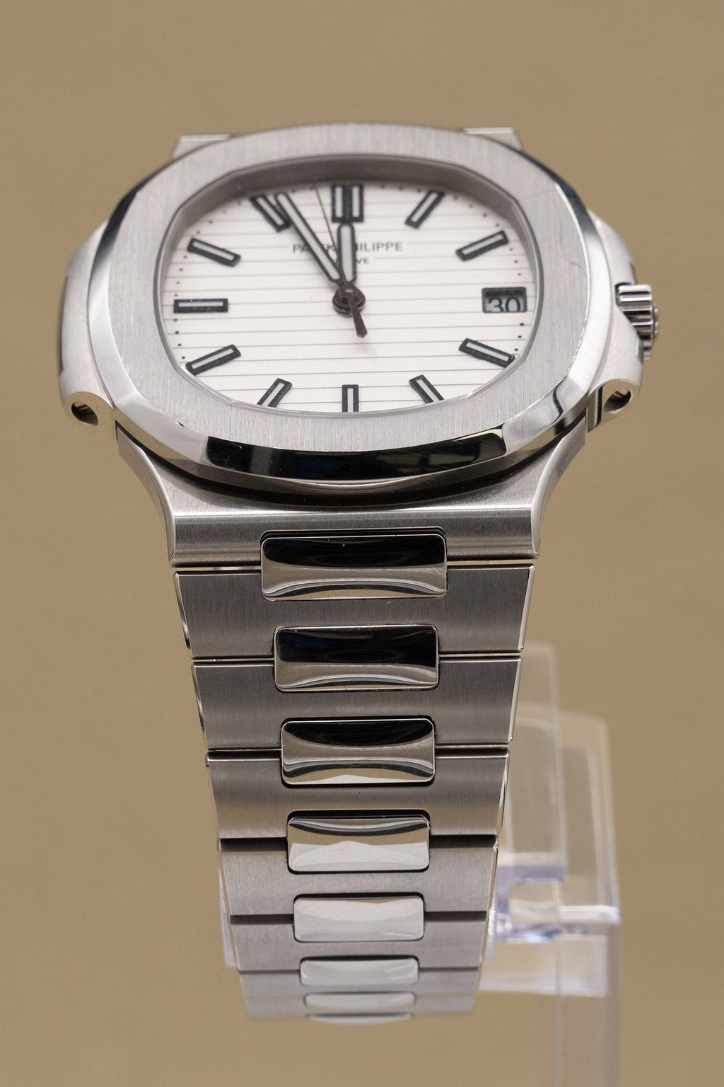 Patek Philippe Nautilus White Dial on Bracelet 5711/1A-011 Complete 2019