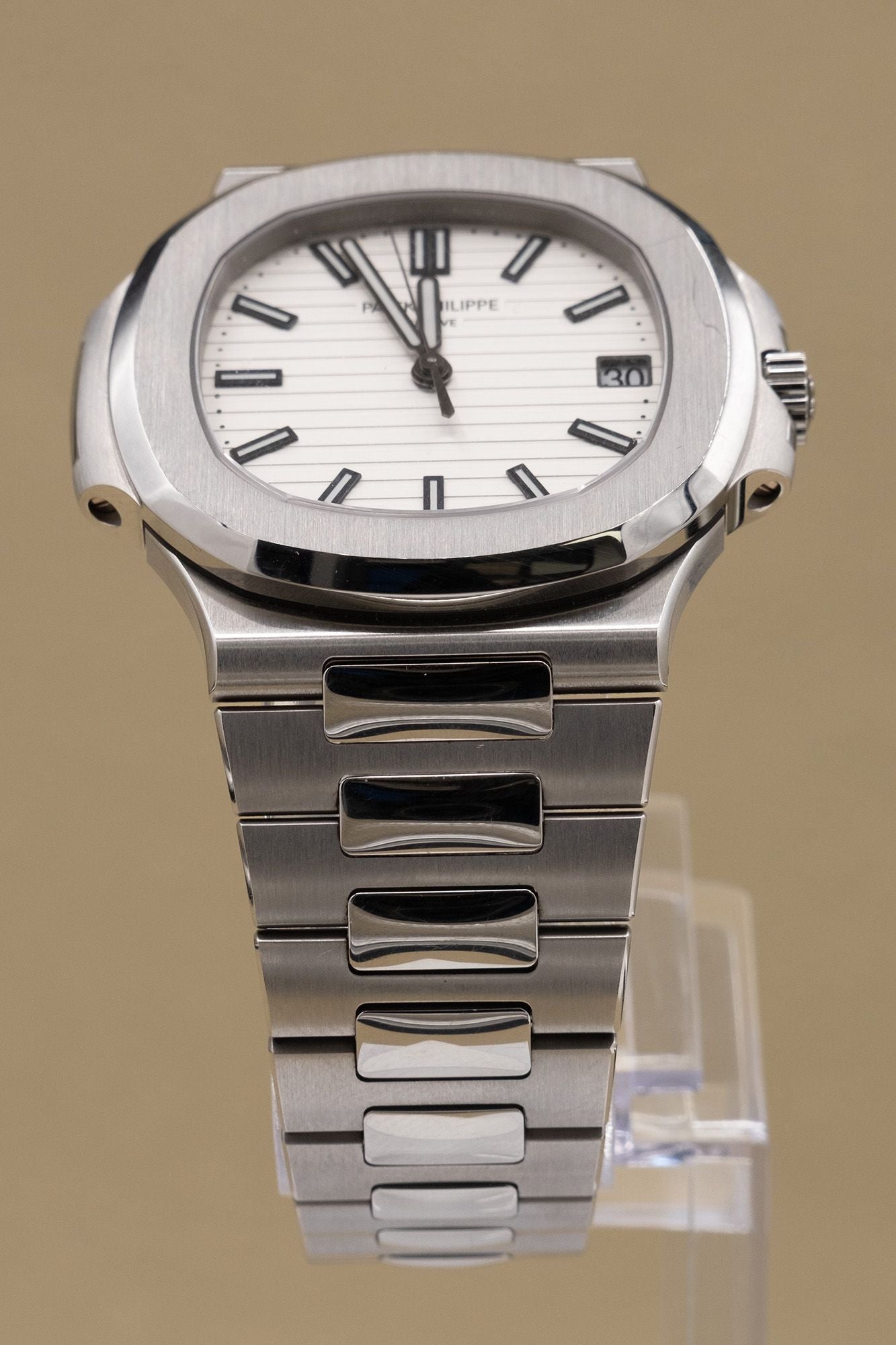 Patek Philippe Nautilus White Dial on Bracelet 5711/1A-011 Complete 2019