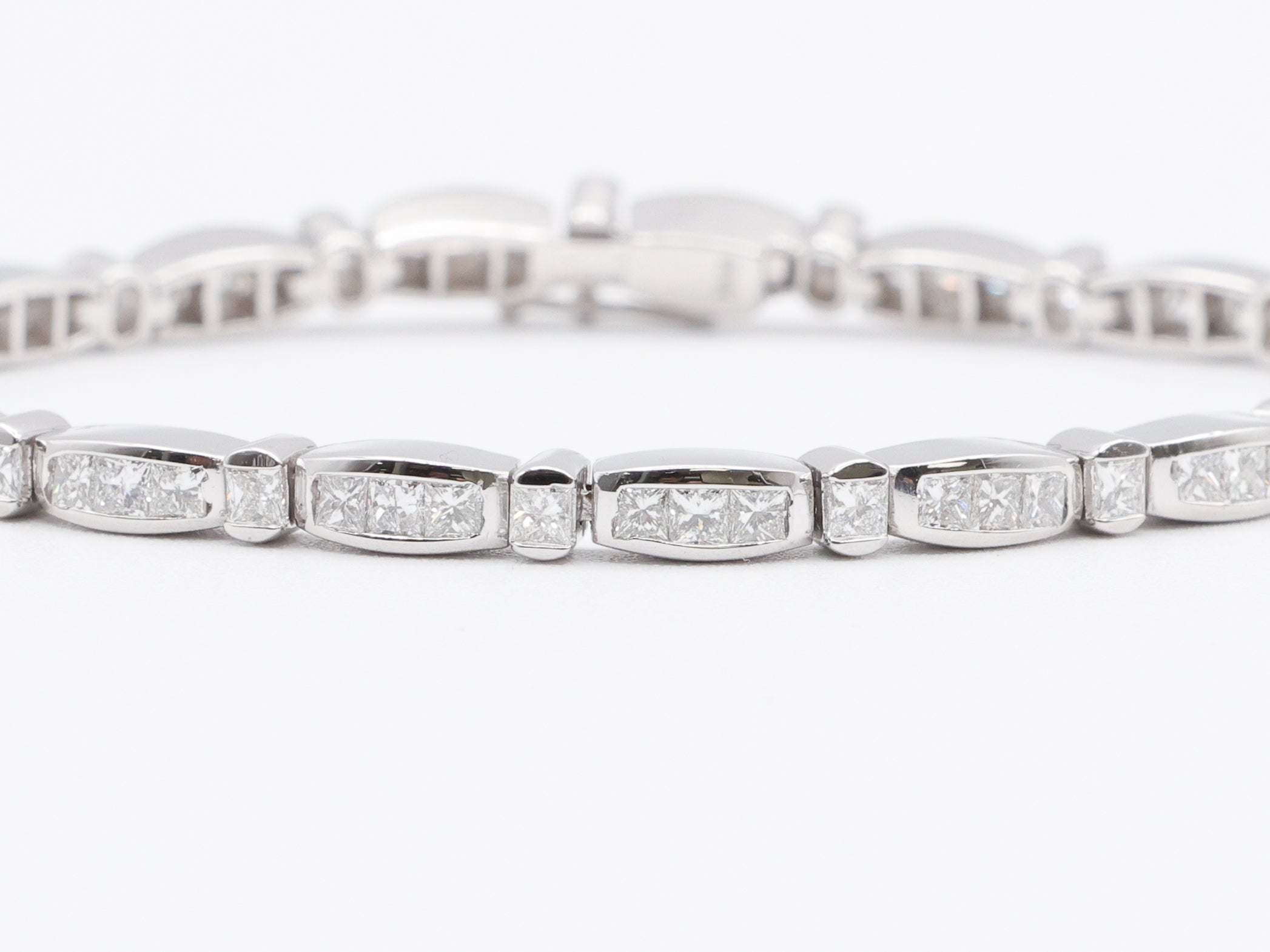 Elegant Round Brilliant Diamond Tennis Bracelet, 4.08ct B-4088