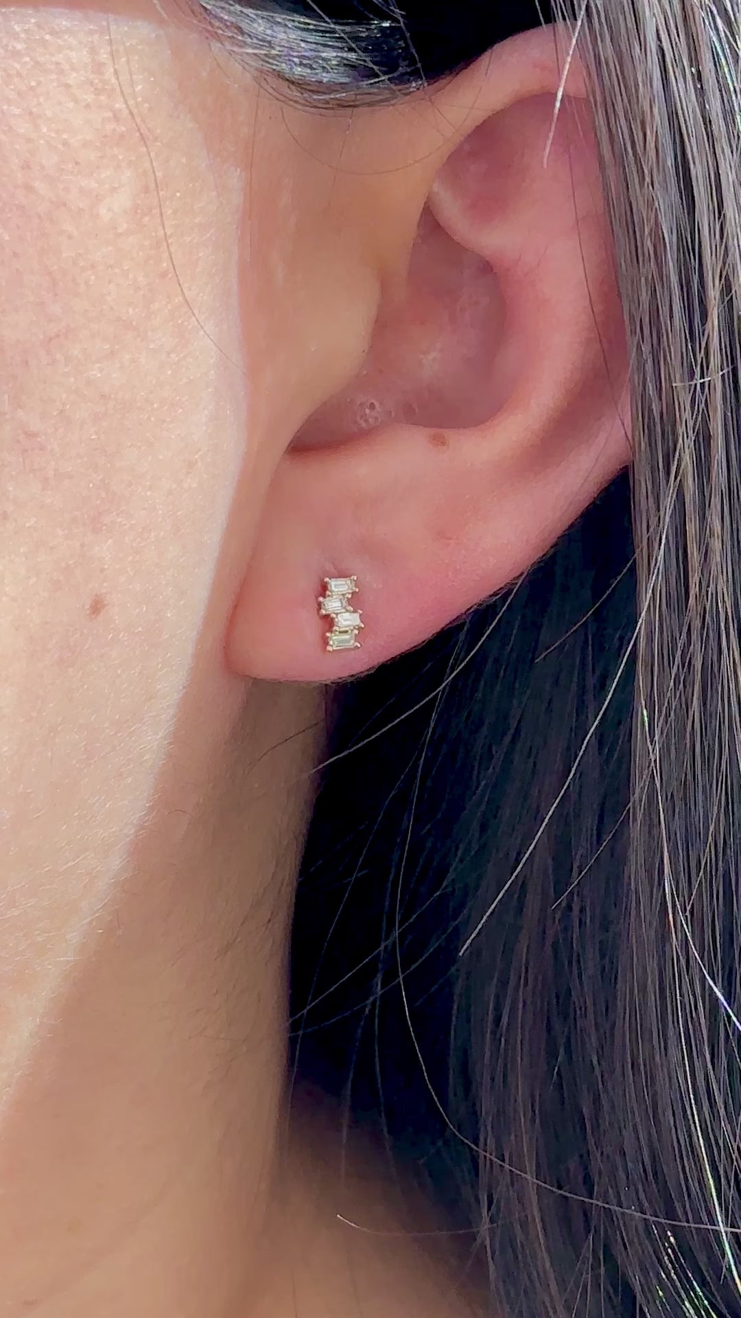 Yellow Gold BAGUETTE STUD 0.15 cts.