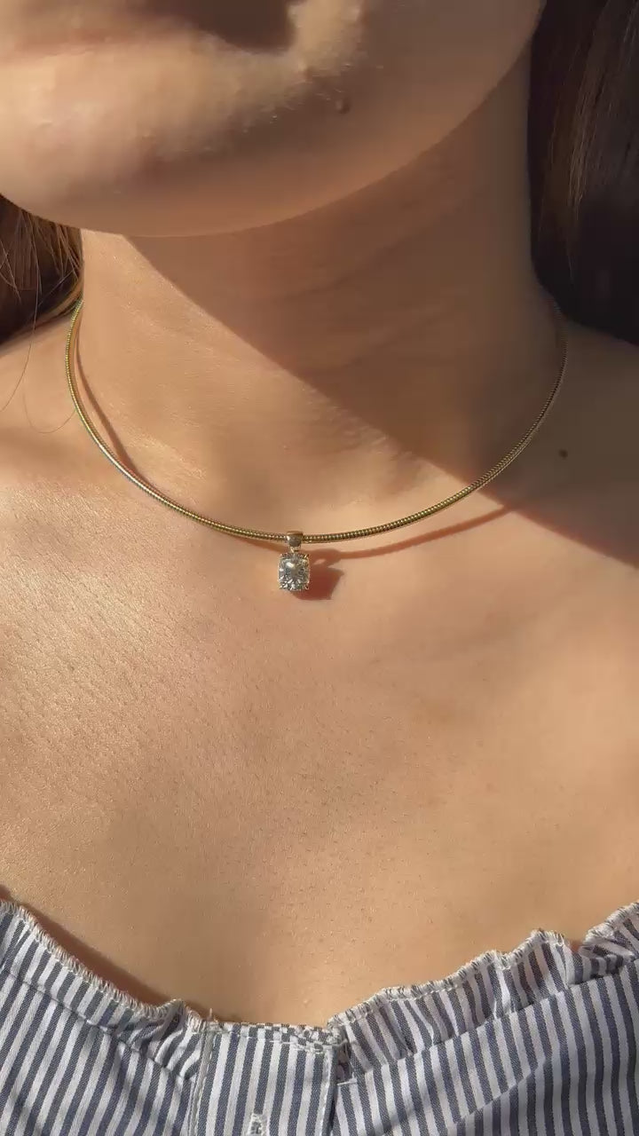 Yellow Gold LAB E VS1 - COLLAR WIRE Solitaire Pendant Necklace 2.01 cts.