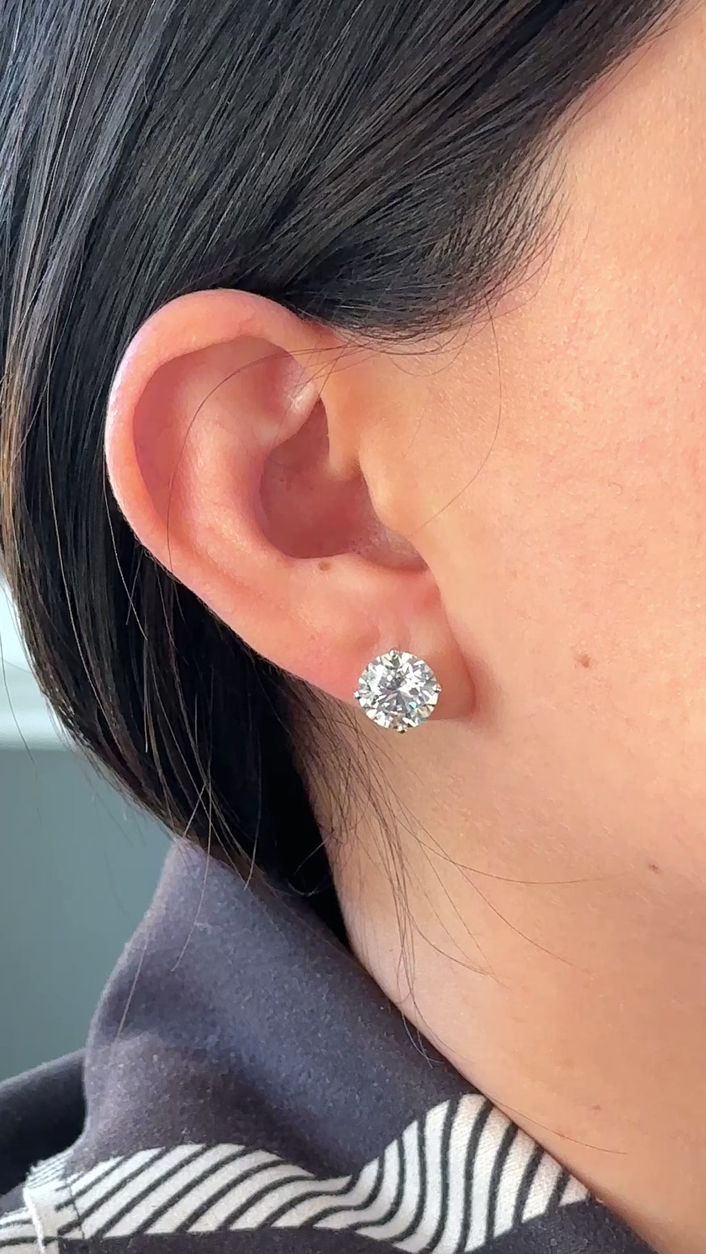 White Gold - Studs 7 cts.