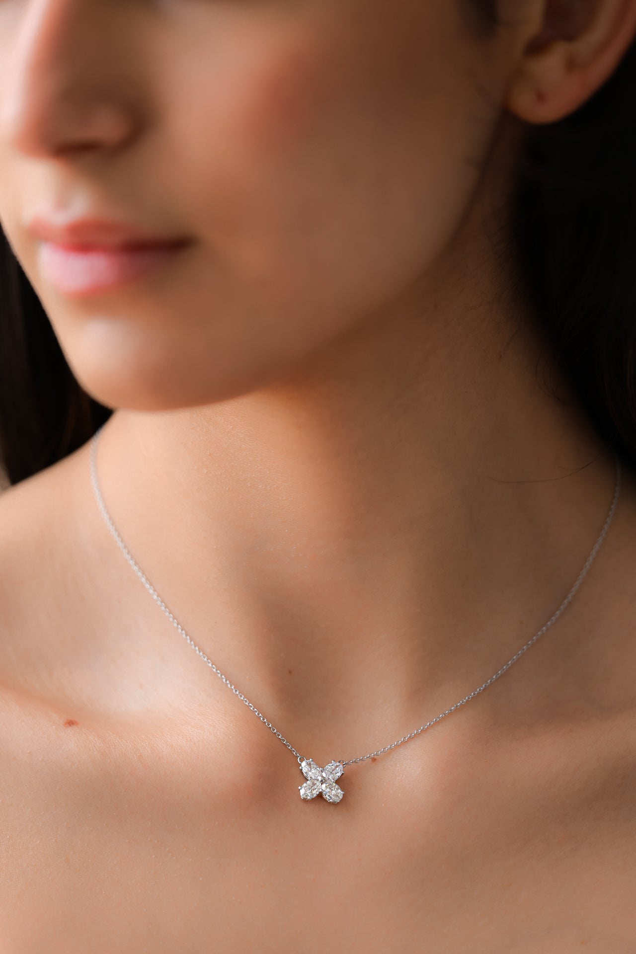 Petal 18K White Gold Oval Natural Diamond Pendant 2.7ct P-120OV