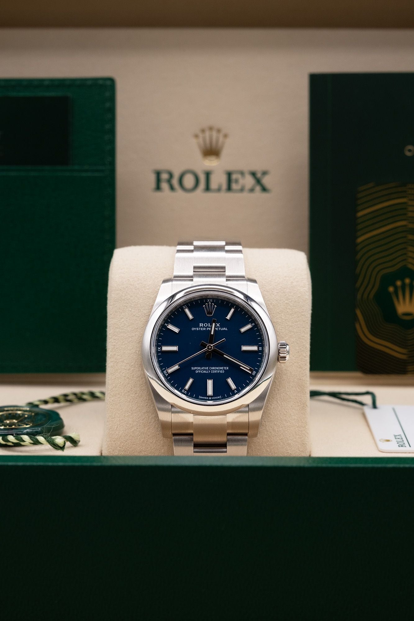 Rolex Oyster Perpetual 34 Blue Index Dial on Oyster 124200 Complete 2026