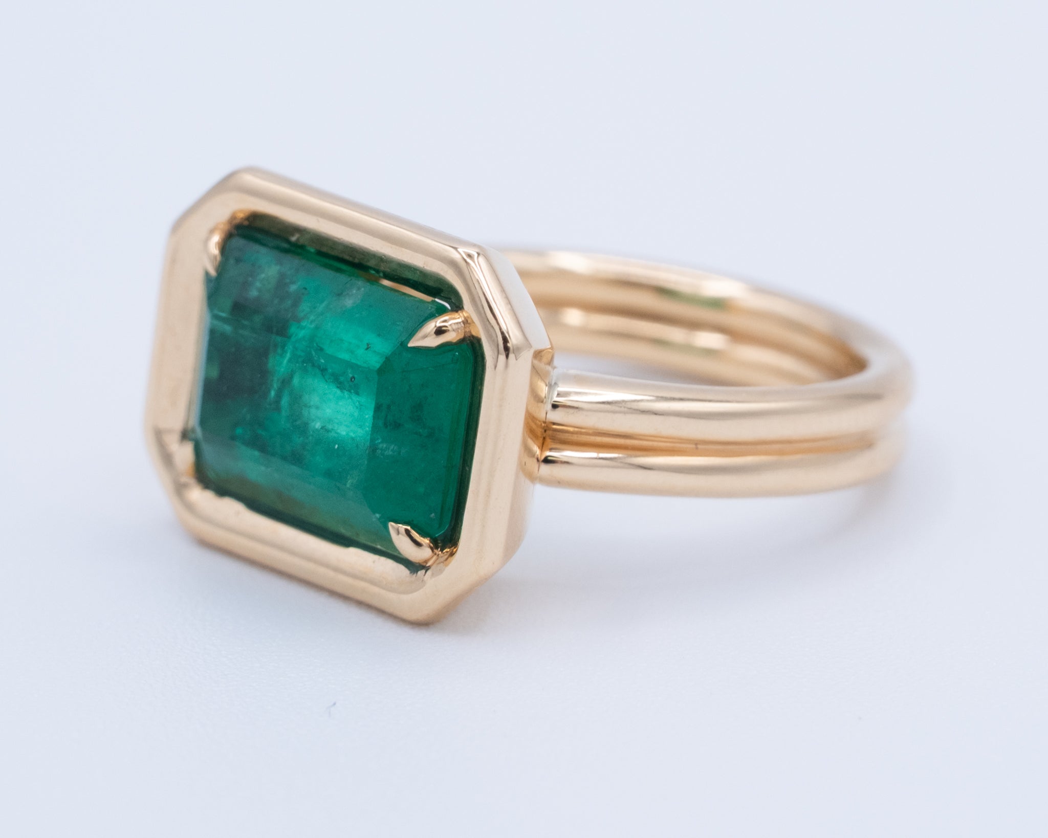 Emerald East-West Solitaire Ring 5.33 ct.