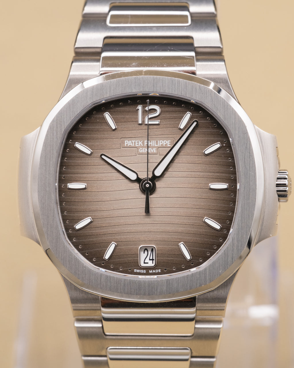 Patek Philippe Ladies Nautilus Smoke Gray Dial on Bracelet 7118/1A-011 Complete 2022