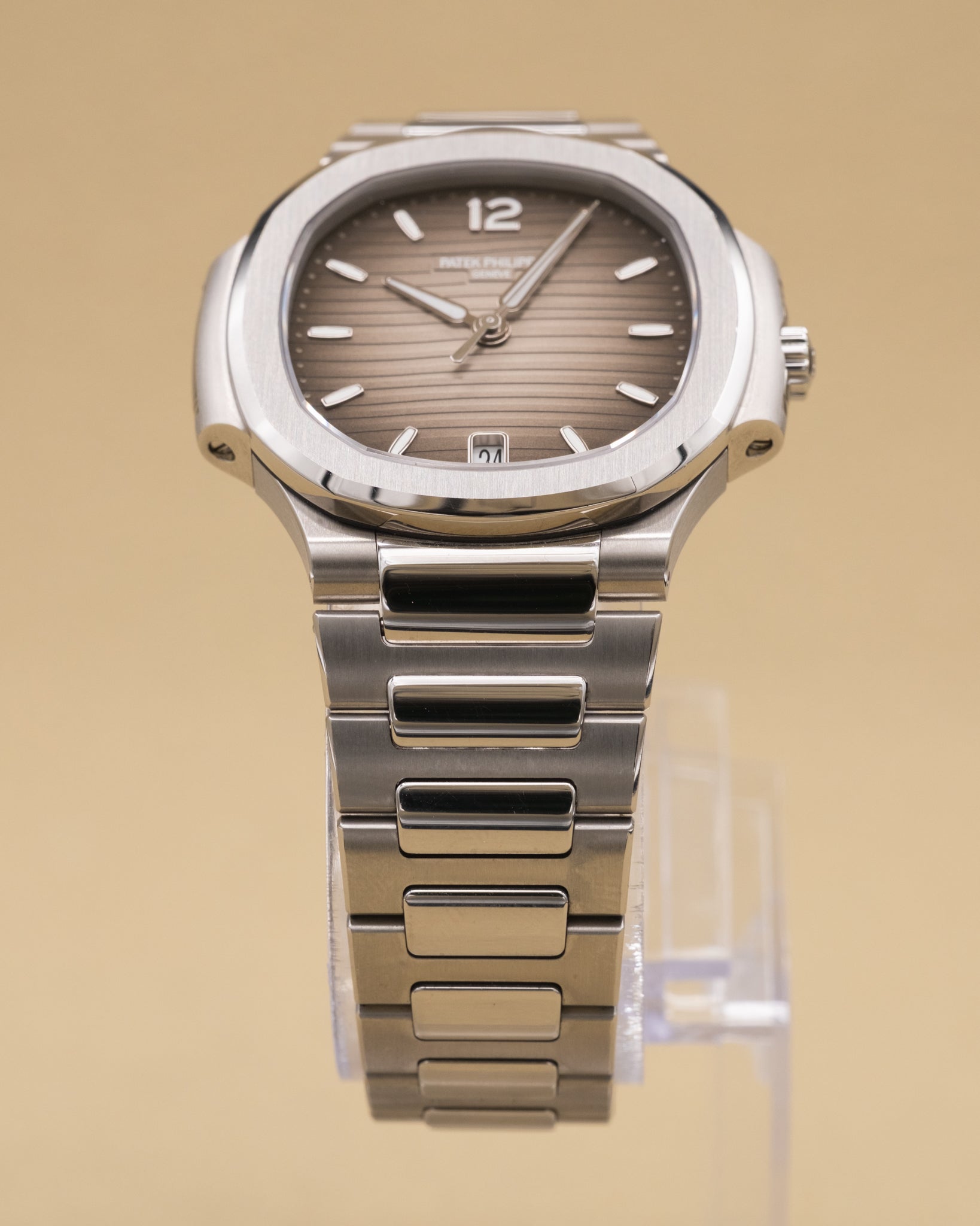 Patek Philippe Ladies Nautilus Smoke Gray Dial on Bracelet 7118/1A-011 Complete 2022