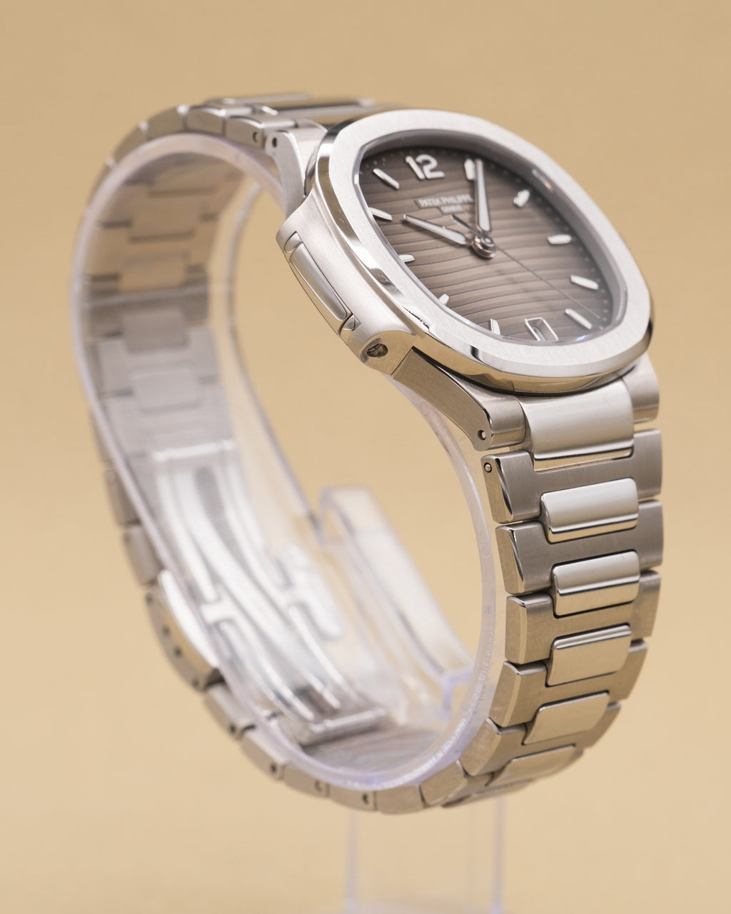 Patek Philippe Ladies Nautilus Smoke Gray Dial on Bracelet 7118/1A-011 Complete 2022